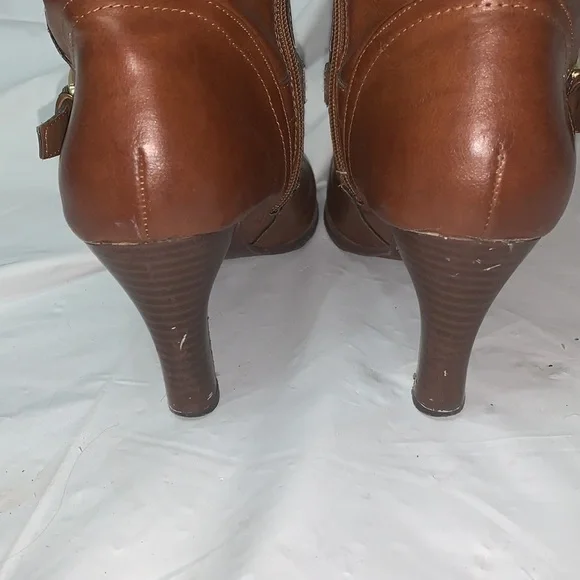 Chaps Brown Fargo Size 9B Heeled calf Synthetic Leather Boot - Picture 8 of 9